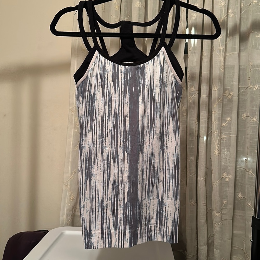 Athleta Women’s Yoga Tank Top with built in attached bra top. Pretty-Size Small!